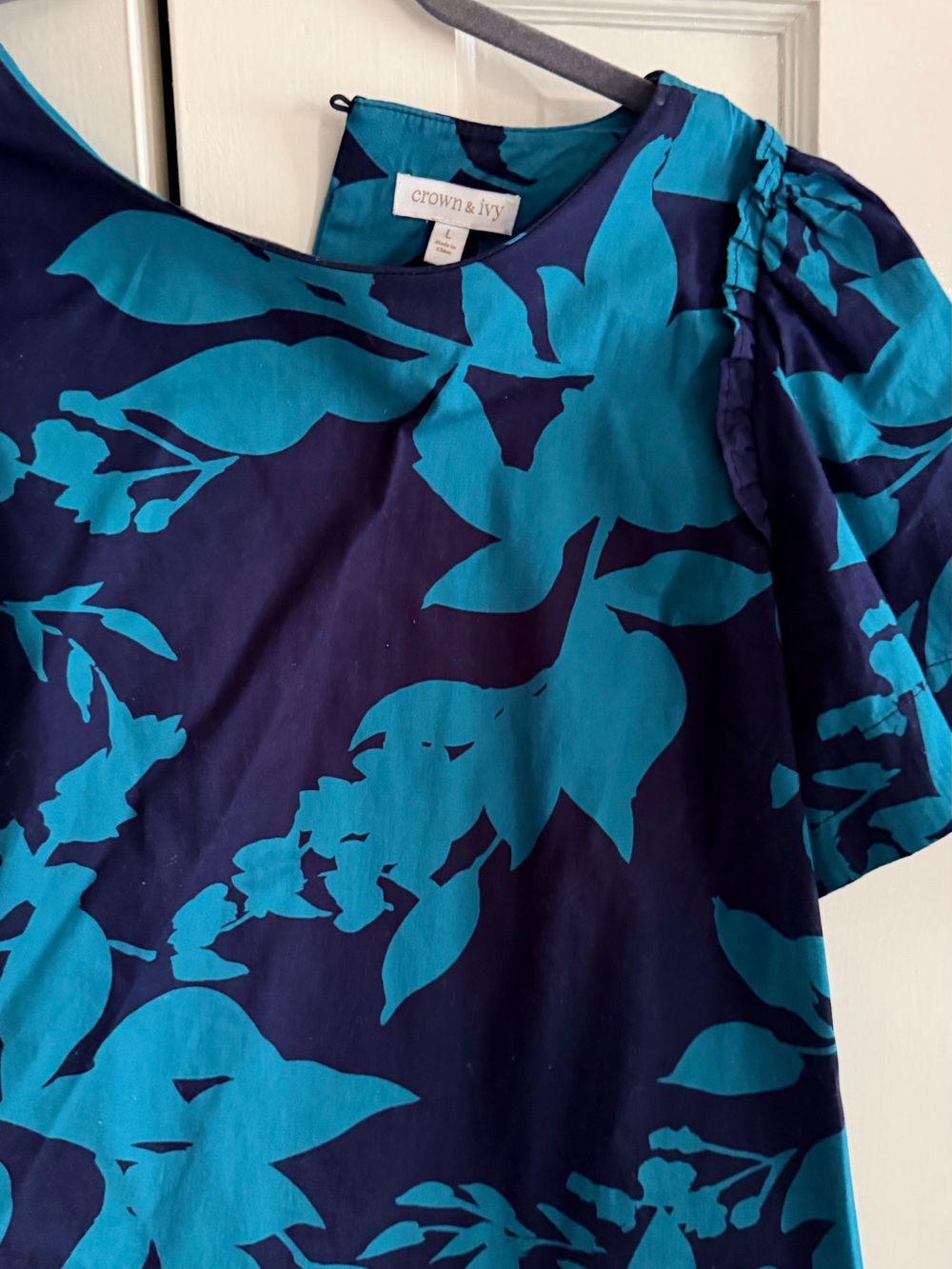 crown & ivy Navy and Teal Floral Puff Sleeve Blouse